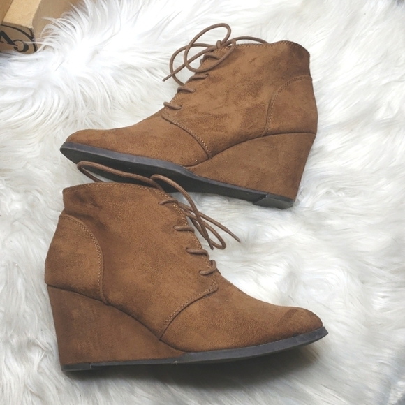 American Rag Baylie Brown Wedge Boots Shoes 9 Medium - Picture 7 of 12